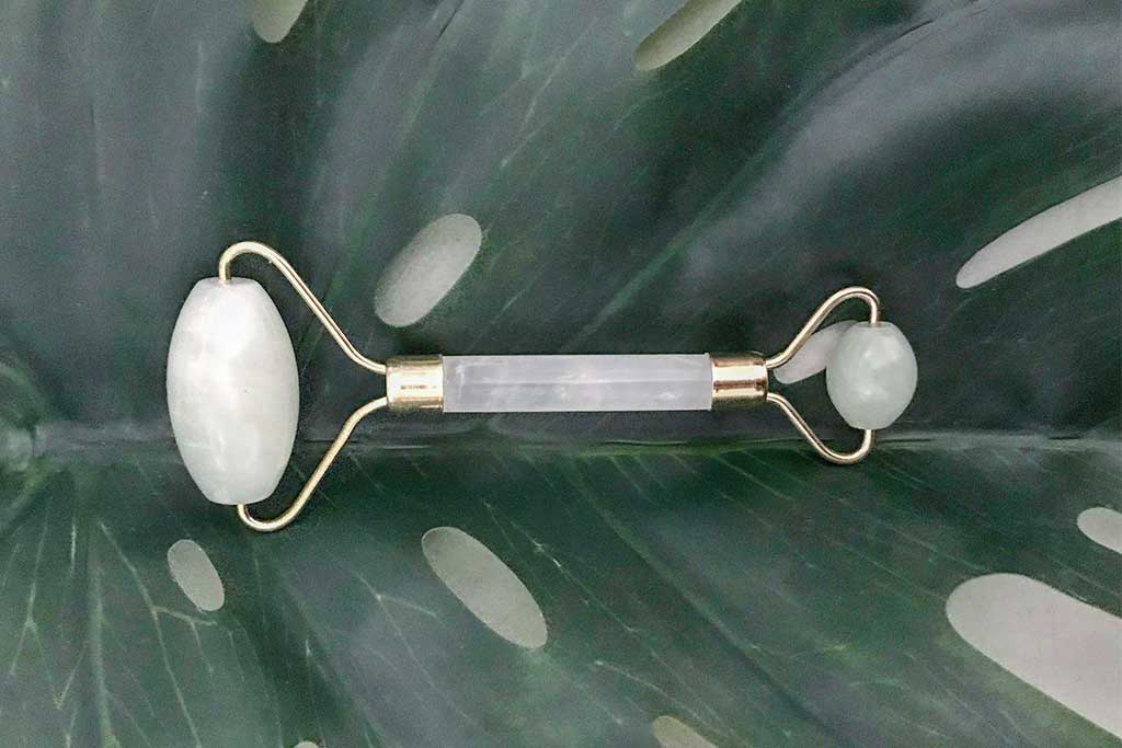 12 Creative Ways to Use a Jade Facial Roller - Earth Harbor